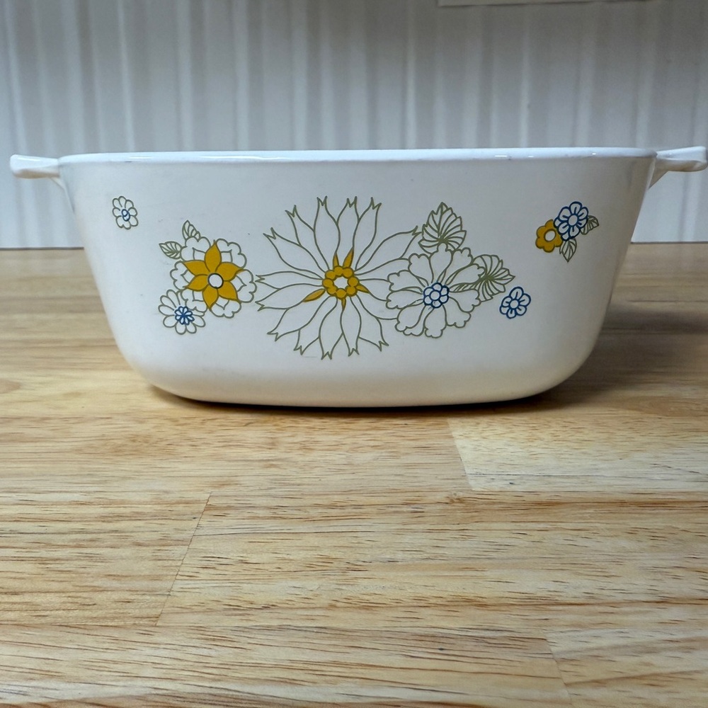 Corning Ware  1 1/2 Quart Casserole Dish Floral Wild Flower Bouquet Vintage USA‎